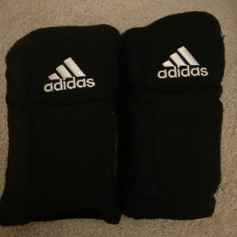 Womens small adidas knee pads.